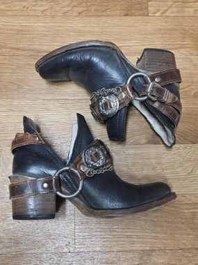 FREEBIRD BY STEVEN Freebird Mystic Chain Boot Belt Ankle Booties Size 5